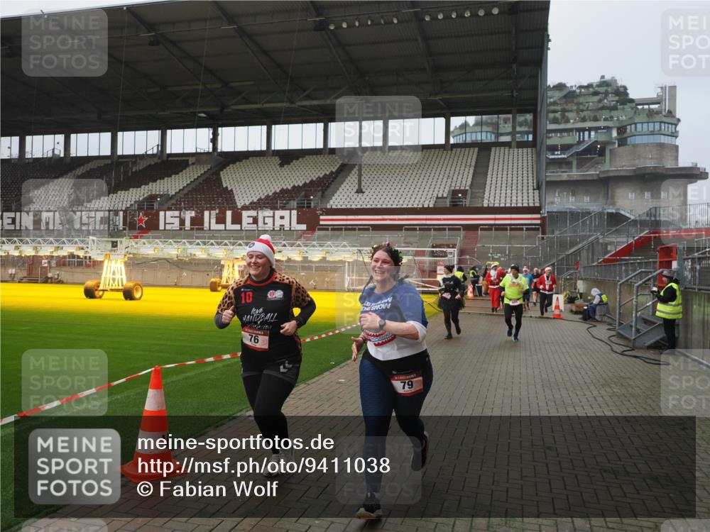 07.12.2025 - St. Pauli X-Mass-Run No. 15 Fabian Wolf http://msf.ph/oto/9411038 07.12.2025 11:12:16 Ziel 76, 79, 218, 388, 416, 597, 605, 671, 682, 695, 718, 819, 836, 839, 888, 1246, 1278 meine-sportfotos.de