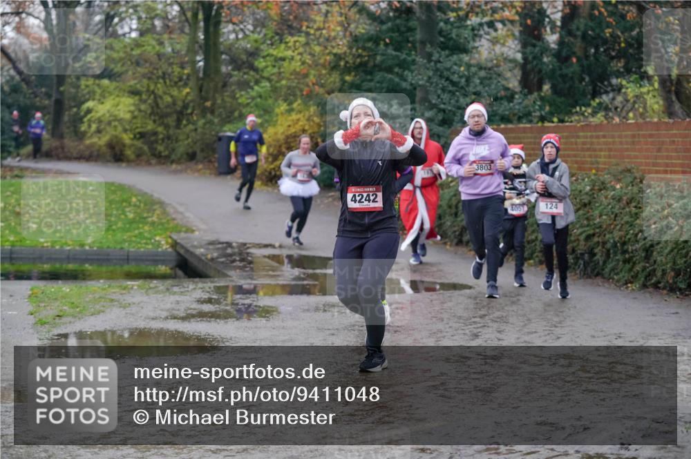 07.12.2025 - St. Pauli X-Mass-Run No. 15 Michael Burmester http://msf.ph/oto/9411048 07.12.2025 11:41:25 Laufen 5, 4242, 3803, 4057, 124 meine-sportfotos.de