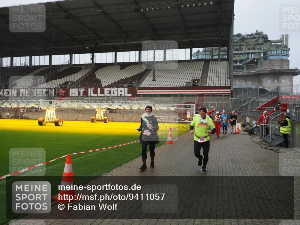 07.12.2025 - St. Pauli X-Mass-Run No. 15 Fabian Wolf http://msf.ph/oto/9411057 07.12.2025 11:12:19 Ziel 76, 79, 218, 388, 416, 597, 605, 671, 682, 718, 836, 839, 888, 1246, 1278, 2858 meine-sportfotos.de