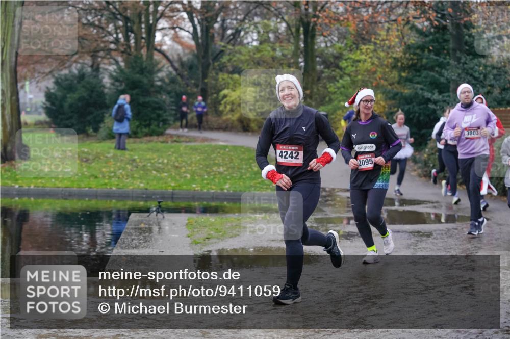 07.12.2025 - St. Pauli X-Mass-Run No. 15 Michael Burmester http://msf.ph/oto/9411059 07.12.2025 11:41:26 Laufen 15, 4242, 2095, 3803 meine-sportfotos.de