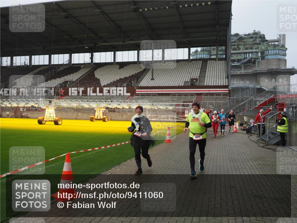 07.12.2025 - St. Pauli X-Mass-Run No. 15 Fabian Wolf http://msf.ph/oto/9411060 07.12.2025 11:12:19 Ziel 76, 79, 218, 388, 416, 597, 605, 671, 682, 718, 836, 839, 888, 1246, 1278, 2858 meine-sportfotos.de