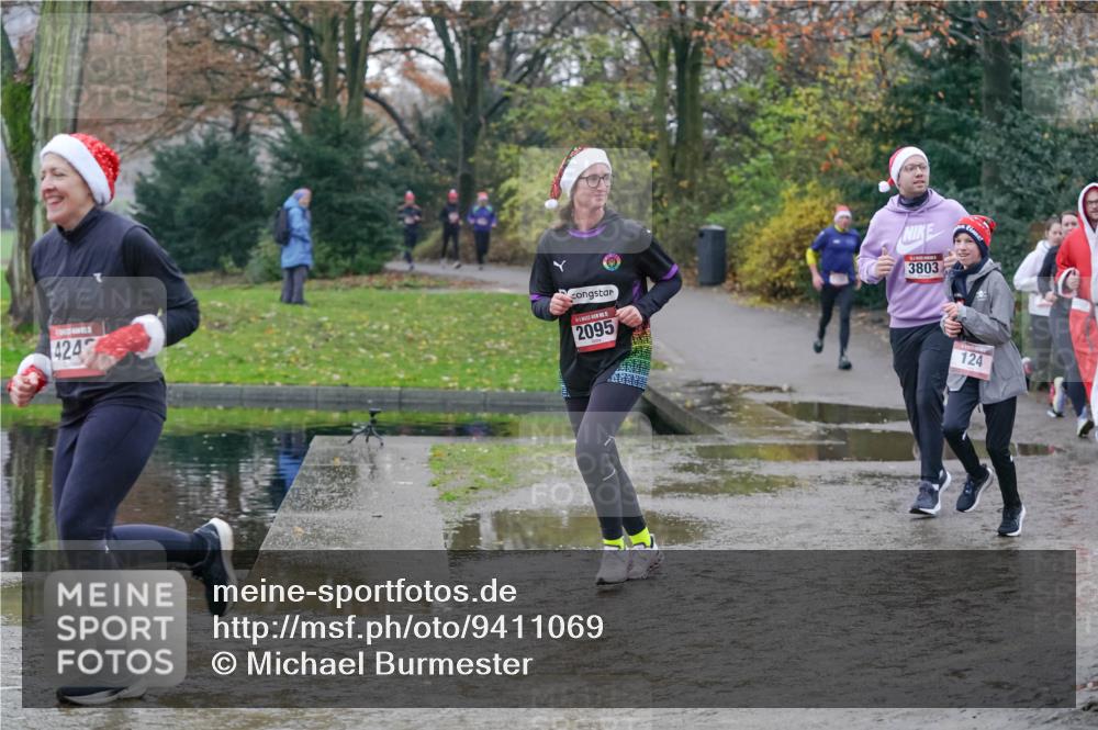 07.12.2025 - St. Pauli X-Mass-Run No. 15 Michael Burmester http://msf.ph/oto/9411069 07.12.2025 11:41:27 Laufen 424, 15, 2095, 3803, 124 meine-sportfotos.de