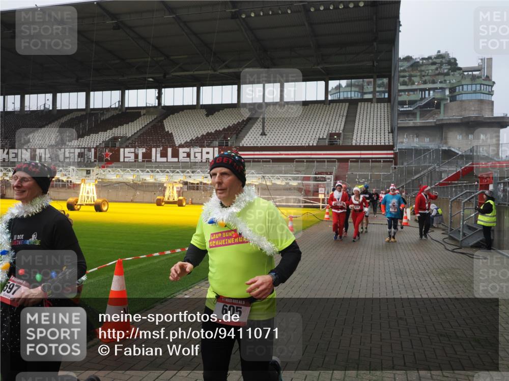 07.12.2025 - St. Pauli X-Mass-Run No. 15 Fabian Wolf http://msf.ph/oto/9411071 07.12.2025 11:12:21 Ziel 46, 76, 79, 218, 597, 605, 663, 671, 682, 718, 836, 839, 888, 1246, 2858 meine-sportfotos.de