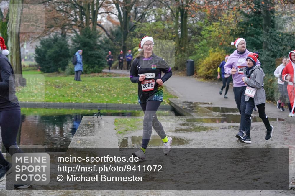 07.12.2025 - St. Pauli X-Mass-Run No. 15 Michael Burmester http://msf.ph/oto/9411072 07.12.2025 11:41:27 Laufen 2095, 38, 124 meine-sportfotos.de
