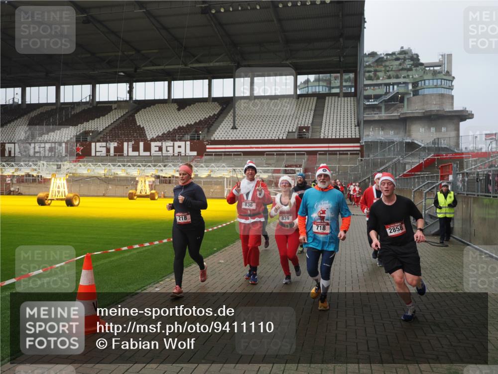 07.12.2025 - St. Pauli X-Mass-Run No. 15 Fabian Wolf http://msf.ph/oto/9411110 07.12.2025 11:12:24 Ziel 46, 76, 79, 218, 597, 605, 663, 671, 682, 718, 836, 839, 888, 2858 meine-sportfotos.de