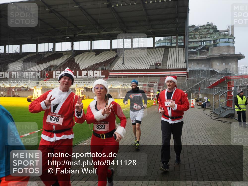 07.12.2025 - St. Pauli X-Mass-Run No. 15 Fabian Wolf http://msf.ph/oto/9411128 07.12.2025 11:12:26 Ziel 46, 76, 79, 218, 489, 597, 605, 663, 671, 682, 718, 836, 839, 888, 1142, 1609, 1610, 2858 meine-sportfotos.de