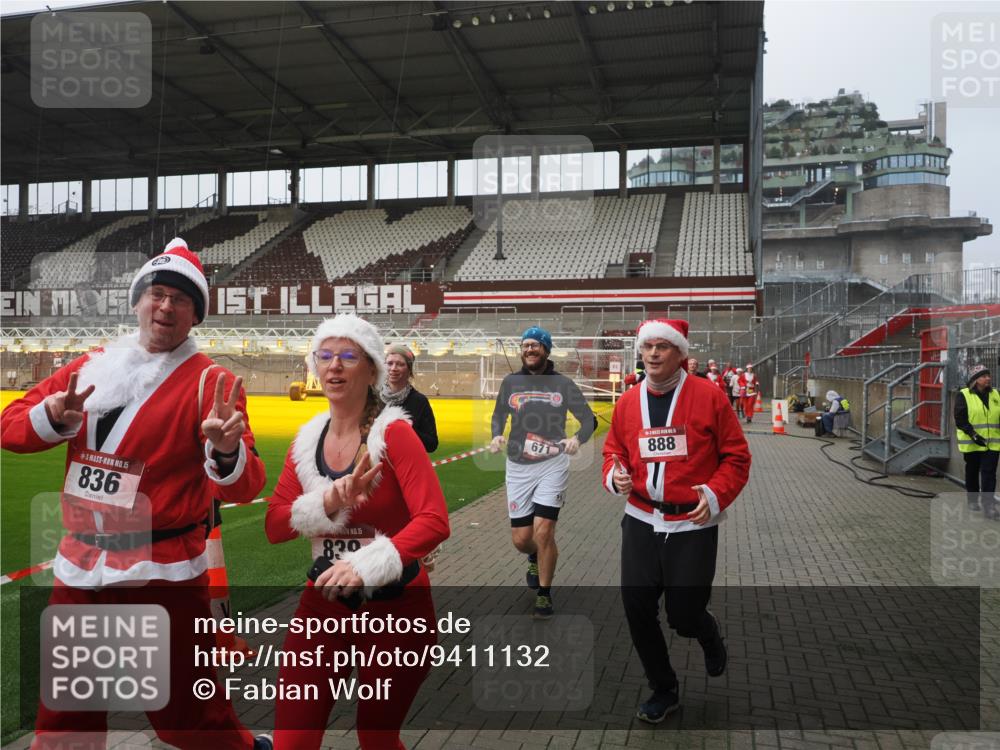 07.12.2025 - St. Pauli X-Mass-Run No. 15 Fabian Wolf http://msf.ph/oto/9411132 07.12.2025 11:12:26 Ziel 46, 76, 79, 218, 489, 597, 605, 663, 671, 682, 718, 836, 839, 888, 1142, 1609, 1610, 2858 meine-sportfotos.de