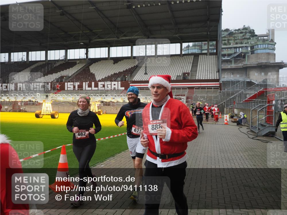 07.12.2025 - St. Pauli X-Mass-Run No. 15 Fabian Wolf http://msf.ph/oto/9411138 07.12.2025 11:12:27 Ziel 46, 76, 79, 218, 489, 597, 605, 663, 671, 682, 718, 836, 839, 888, 1142, 1609, 1610, 2858 meine-sportfotos.de