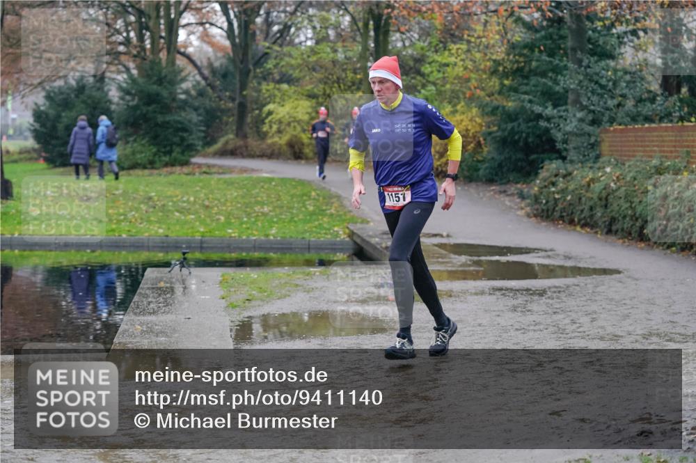 07.12.2025 - St. Pauli X-Mass-Run No. 15 Michael Burmester http://msf.ph/oto/9411140 07.12.2025 11:41:33 Laufen 54, 28, 18, 09, 50, 15, 1151 meine-sportfotos.de