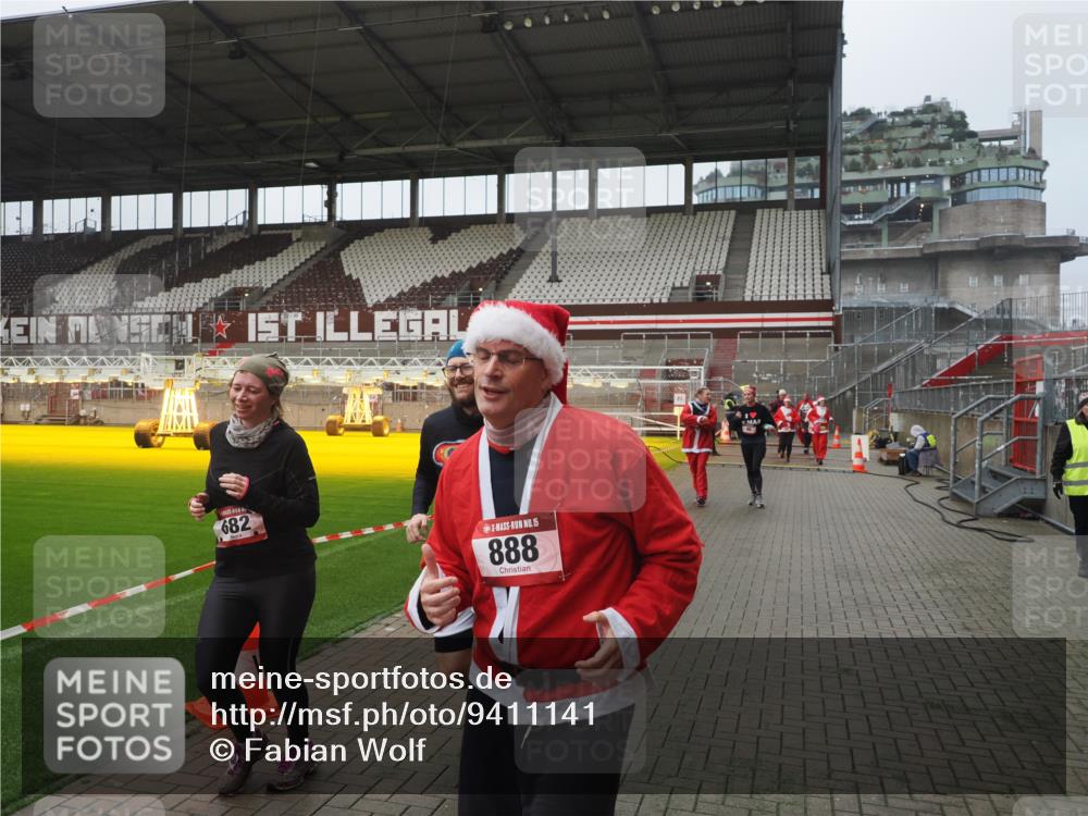 07.12.2025 - St. Pauli X-Mass-Run No. 15 Fabian Wolf http://msf.ph/oto/9411141 07.12.2025 11:12:27 Ziel 46, 76, 79, 218, 489, 597, 605, 663, 671, 682, 718, 836, 839, 888, 1142, 1609, 1610, 2858 meine-sportfotos.de