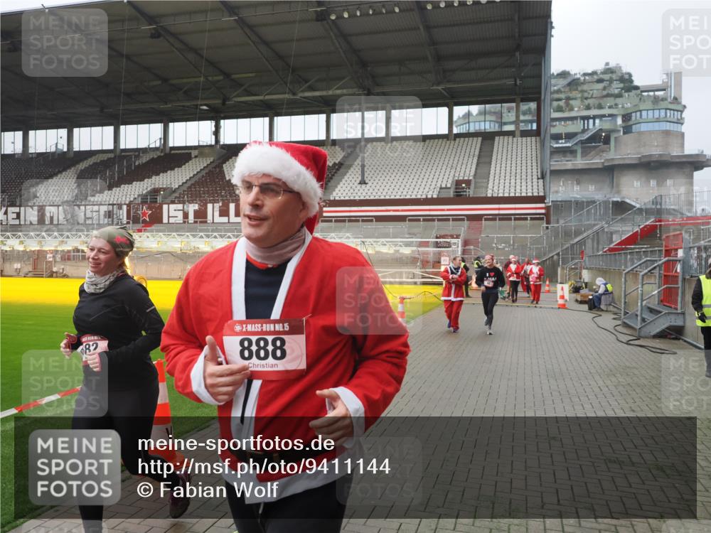 07.12.2025 - St. Pauli X-Mass-Run No. 15 Fabian Wolf http://msf.ph/oto/9411144 07.12.2025 11:12:27 Ziel 46, 76, 79, 218, 489, 597, 605, 663, 671, 682, 718, 836, 839, 888, 1142, 1609, 1610, 2858 meine-sportfotos.de