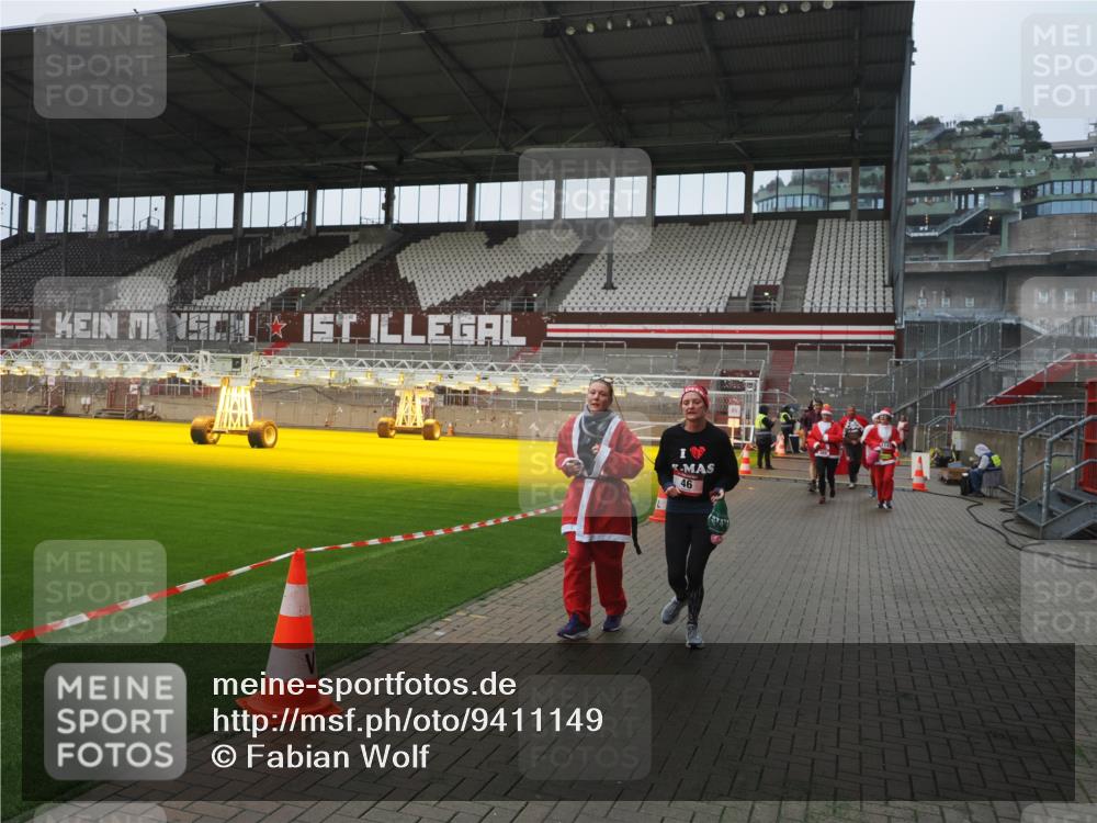 07.12.2025 - St. Pauli X-Mass-Run No. 15 Fabian Wolf http://msf.ph/oto/9411149 07.12.2025 11:12:30 Ziel 46, 218, 489, 597, 605, 663, 671, 682, 718, 836, 839, 888, 1142, 1261, 1423, 1609, 1610, 2858 meine-sportfotos.de