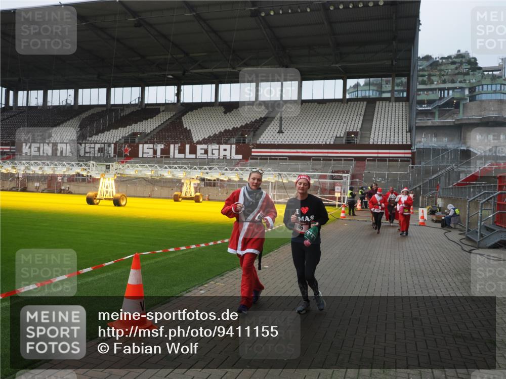 07.12.2025 - St. Pauli X-Mass-Run No. 15 Fabian Wolf http://msf.ph/oto/9411155 07.12.2025 11:12:31 Ziel 46, 218, 489, 597, 663, 671, 682, 718, 836, 839, 888, 1142, 1261, 1423, 1609, 1610, 2858 meine-sportfotos.de