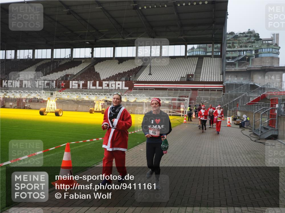07.12.2025 - St. Pauli X-Mass-Run No. 15 Fabian Wolf http://msf.ph/oto/9411161 07.12.2025 11:12:31 Ziel 46, 218, 489, 597, 663, 671, 682, 718, 836, 839, 888, 1142, 1261, 1423, 1609, 1610, 2858 meine-sportfotos.de