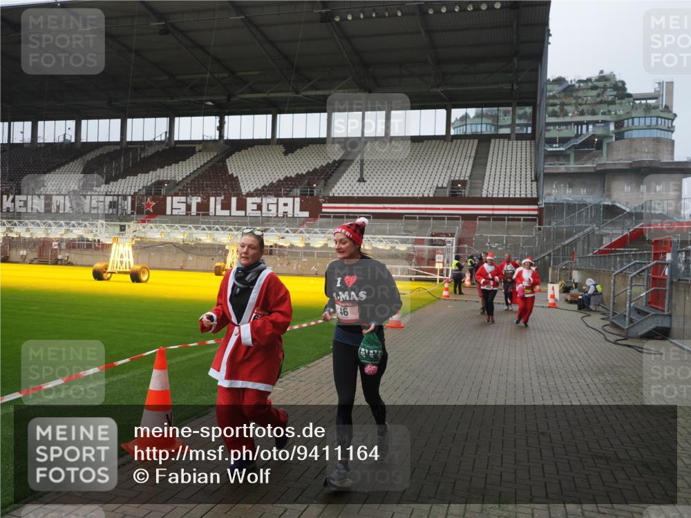 07.12.2025 - St. Pauli X-Mass-Run No. 15 Fabian Wolf http://msf.ph/oto/9411164 07.12.2025 11:12:31 Ziel 46, 218, 489, 597, 663, 671, 682, 718, 836, 839, 888, 1142, 1261, 1423, 1609, 1610, 2858 meine-sportfotos.de
