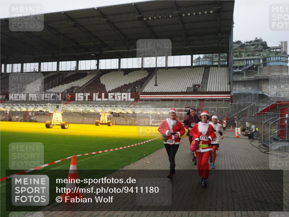 07.12.2025 - St. Pauli X-Mass-Run No. 15 Fabian Wolf http://msf.ph/oto/9411180 07.12.2025 11:12:35 Ziel 46, 218, 489, 663, 671, 682, 718, 1142, 1261, 1423, 1609, 1610, 2858 meine-sportfotos.de