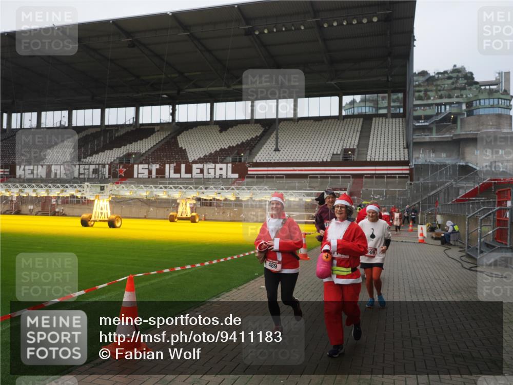 07.12.2025 - St. Pauli X-Mass-Run No. 15 Fabian Wolf http://msf.ph/oto/9411183 07.12.2025 11:12:35 Ziel 46, 218, 489, 663, 671, 682, 718, 1142, 1261, 1423, 1609, 1610, 2858 meine-sportfotos.de