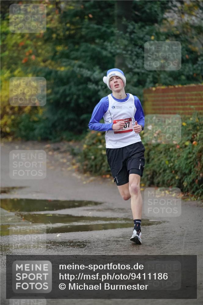 07.12.2025 - St. Pauli X-Mass-Run No. 15 Michael Burmester http://msf.ph/oto/9411186 07.12.2025 09:57:10 Laufen 15, 07 meine-sportfotos.de