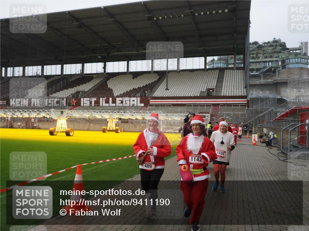 07.12.2025 - St. Pauli X-Mass-Run No. 15 Fabian Wolf http://msf.ph/oto/9411190 07.12.2025 11:12:36 Ziel 46, 489, 663, 1142, 1261, 1420, 1422, 1423, 1609, 1610, 2858 meine-sportfotos.de