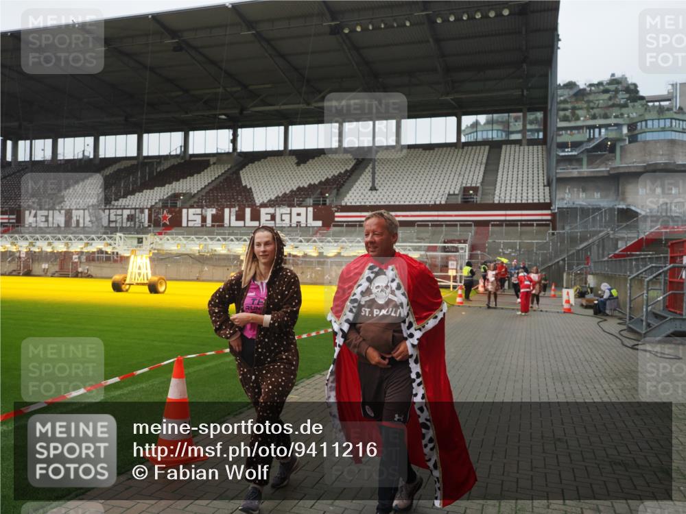 07.12.2025 - St. Pauli X-Mass-Run No. 15 Fabian Wolf http://msf.ph/oto/9411216 07.12.2025 11:12:39 Ziel 46, 489, 494, 663, 1142, 1261, 1420, 1422, 1423, 1609, 1610 meine-sportfotos.de