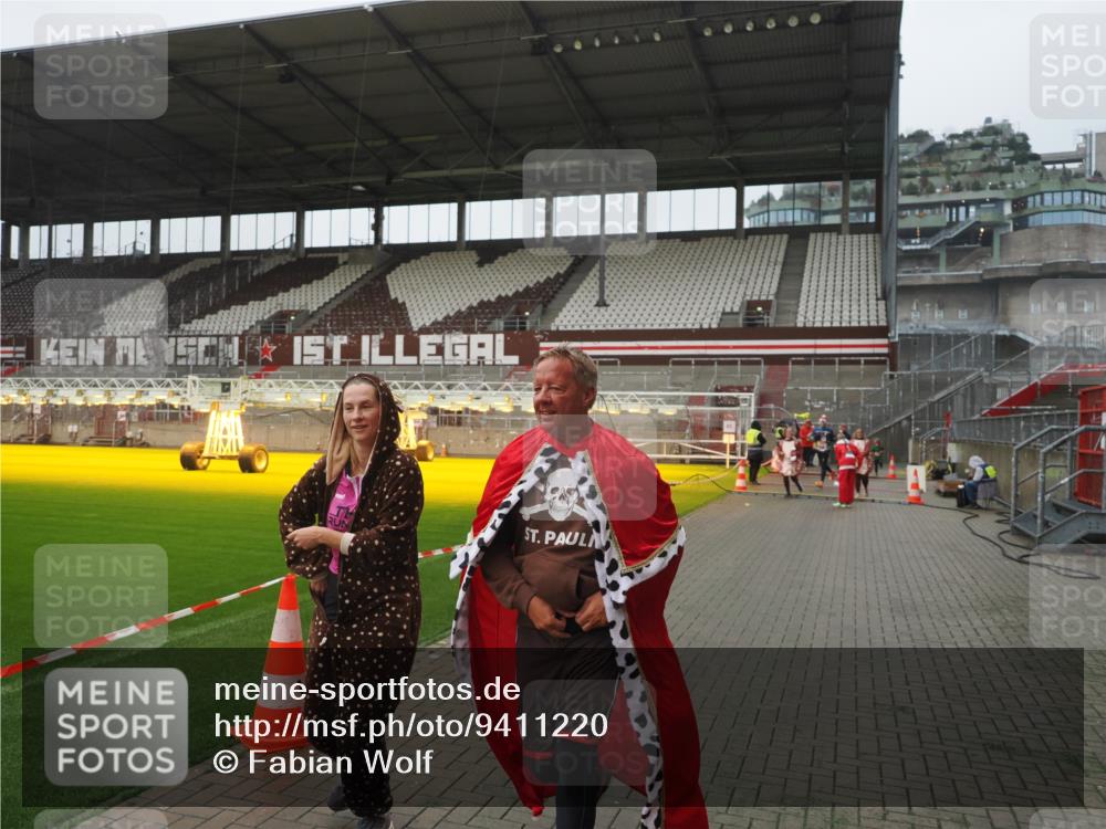07.12.2025 - St. Pauli X-Mass-Run No. 15 Fabian Wolf http://msf.ph/oto/9411220 07.12.2025 11:12:39 Ziel 46, 489, 494, 663, 1142, 1261, 1420, 1422, 1423, 1609, 1610 meine-sportfotos.de