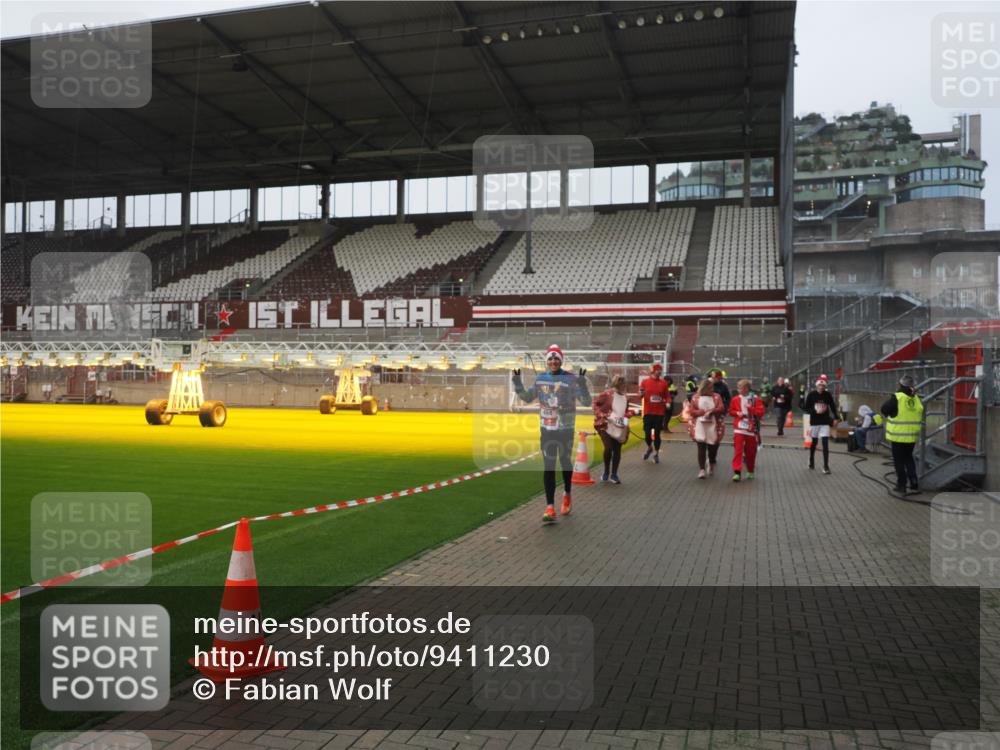 07.12.2025 - St. Pauli X-Mass-Run No. 15 Fabian Wolf http://msf.ph/oto/9411230 07.12.2025 11:12:46 Ziel 494, 1261, 1420, 1422, 1423, 1609, 1610, 3167, 4794, 4795, 4796, 4802, 4804 meine-sportfotos.de