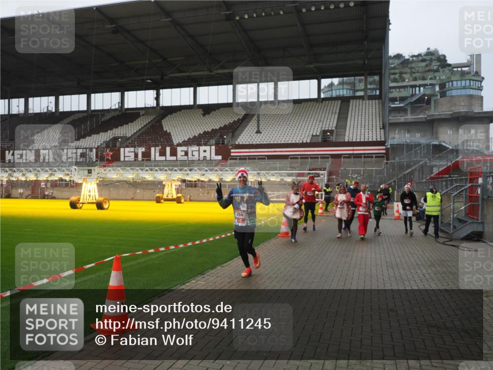 07.12.2025 - St. Pauli X-Mass-Run No. 15 Fabian Wolf http://msf.ph/oto/9411245 07.12.2025 11:12:47 Ziel 494, 1261, 1420, 1422, 1423, 3167, 4794, 4795, 4796, 4802, 4804 meine-sportfotos.de