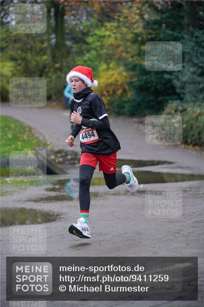 07.12.2025 - St. Pauli X-Mass-Run No. 15 Michael Burmester http://msf.ph/oto/9411259 07.12.2025 09:58:09 Laufen 15, 4494 meine-sportfotos.de