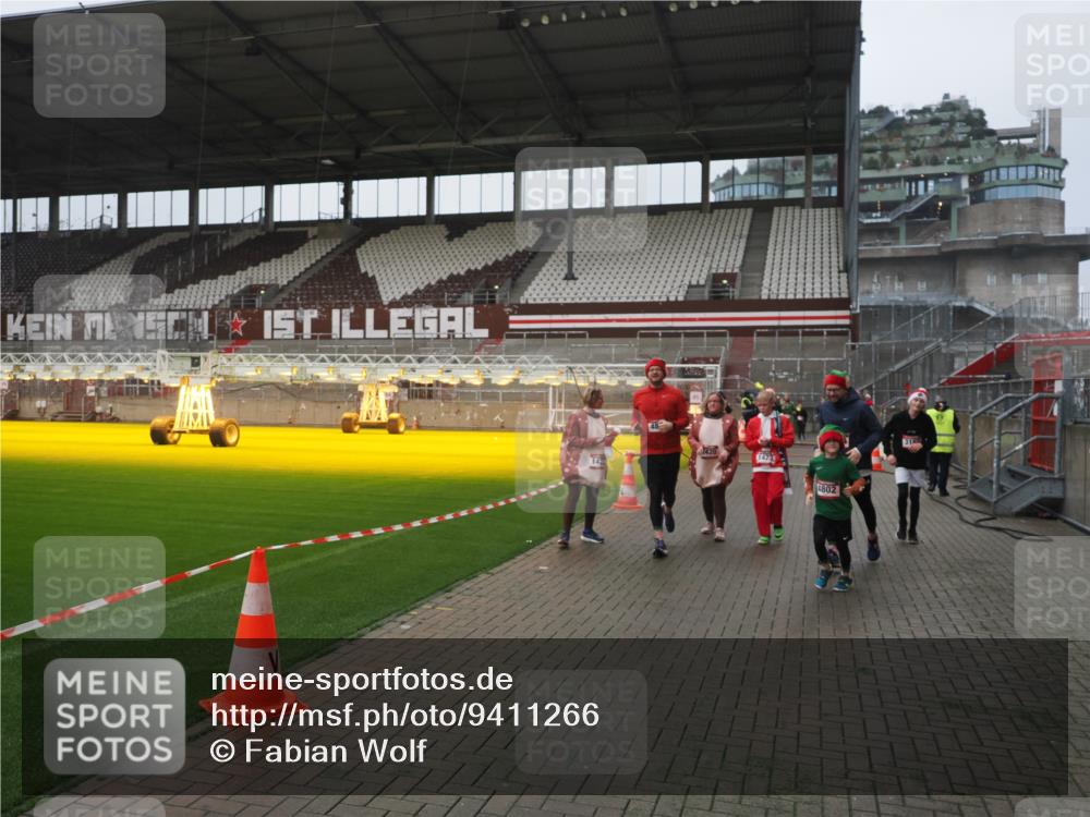 07.12.2025 - St. Pauli X-Mass-Run No. 15 Fabian Wolf http://msf.ph/oto/9411266 07.12.2025 11:12:49 Ziel 494, 1420, 1422, 1423, 3167, 4794, 4795, 4796, 4802, 4804 meine-sportfotos.de