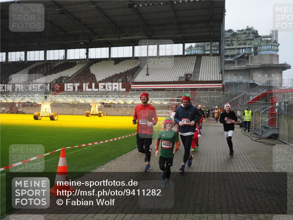 07.12.2025 - St. Pauli X-Mass-Run No. 15 Fabian Wolf http://msf.ph/oto/9411282 07.12.2025 11:12:50 Ziel 494, 681, 919, 1420, 1422, 1423, 3167, 4794, 4795, 4796, 4802, 4804 meine-sportfotos.de