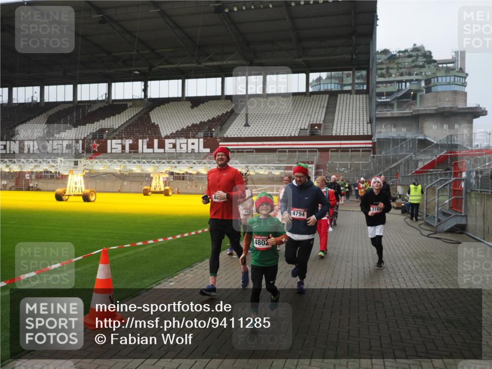 07.12.2025 - St. Pauli X-Mass-Run No. 15 Fabian Wolf http://msf.ph/oto/9411285 07.12.2025 11:12:51 Ziel 494, 681, 919, 1420, 1422, 3167, 4794, 4795, 4796, 4802, 4804 meine-sportfotos.de