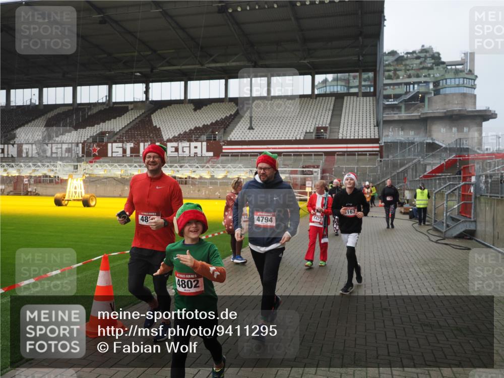 07.12.2025 - St. Pauli X-Mass-Run No. 15 Fabian Wolf http://msf.ph/oto/9411295 07.12.2025 11:12:51 Ziel 494, 681, 919, 1420, 1422, 3167, 4794, 4795, 4796, 4802, 4804 meine-sportfotos.de