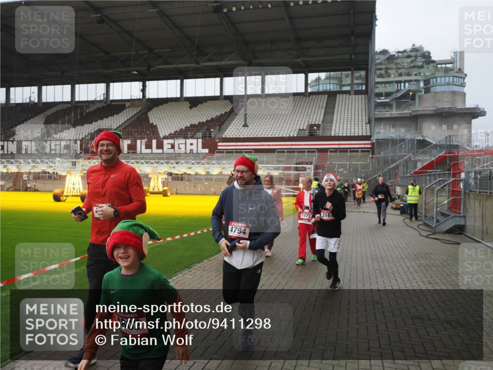 07.12.2025 - St. Pauli X-Mass-Run No. 15 Fabian Wolf http://msf.ph/oto/9411298 07.12.2025 11:12:51 Ziel 494, 681, 919, 1420, 1422, 3167, 4794, 4795, 4796, 4802, 4804 meine-sportfotos.de