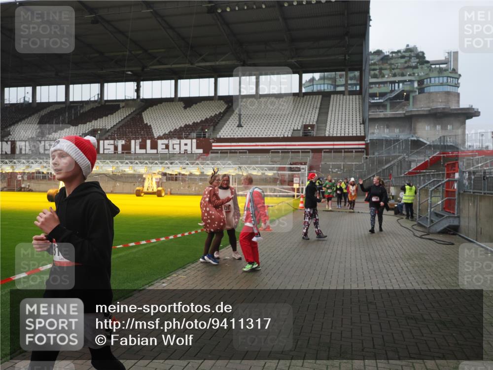 07.12.2025 - St. Pauli X-Mass-Run No. 15 Fabian Wolf http://msf.ph/oto/9411317 07.12.2025 11:12:53 Ziel 494, 681, 919, 1175, 1178, 1420, 1422, 1703, 3167, 4794, 4795, 4796, 4802, 4804 meine-sportfotos.de