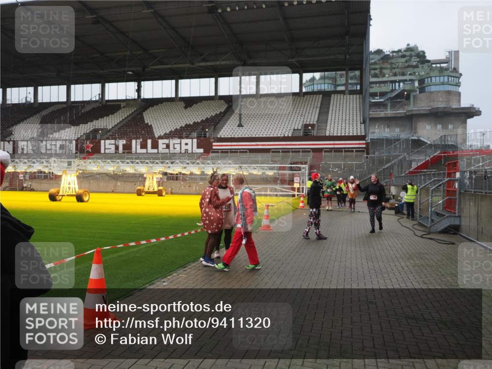 07.12.2025 - St. Pauli X-Mass-Run No. 15 Fabian Wolf http://msf.ph/oto/9411320 07.12.2025 11:12:53 Ziel 494, 681, 919, 1175, 1178, 1420, 1422, 1703, 3167, 4794, 4795, 4796, 4802, 4804 meine-sportfotos.de