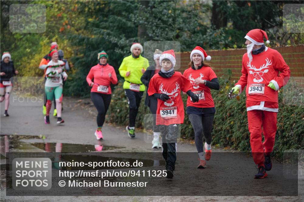 07.12.2025 - St. Pauli X-Mass-Run No. 15 Michael Burmester http://msf.ph/oto/9411325 07.12.2025 11:42:05 Laufen 2987, 5, 3941, 37, 15, 3943 meine-sportfotos.de