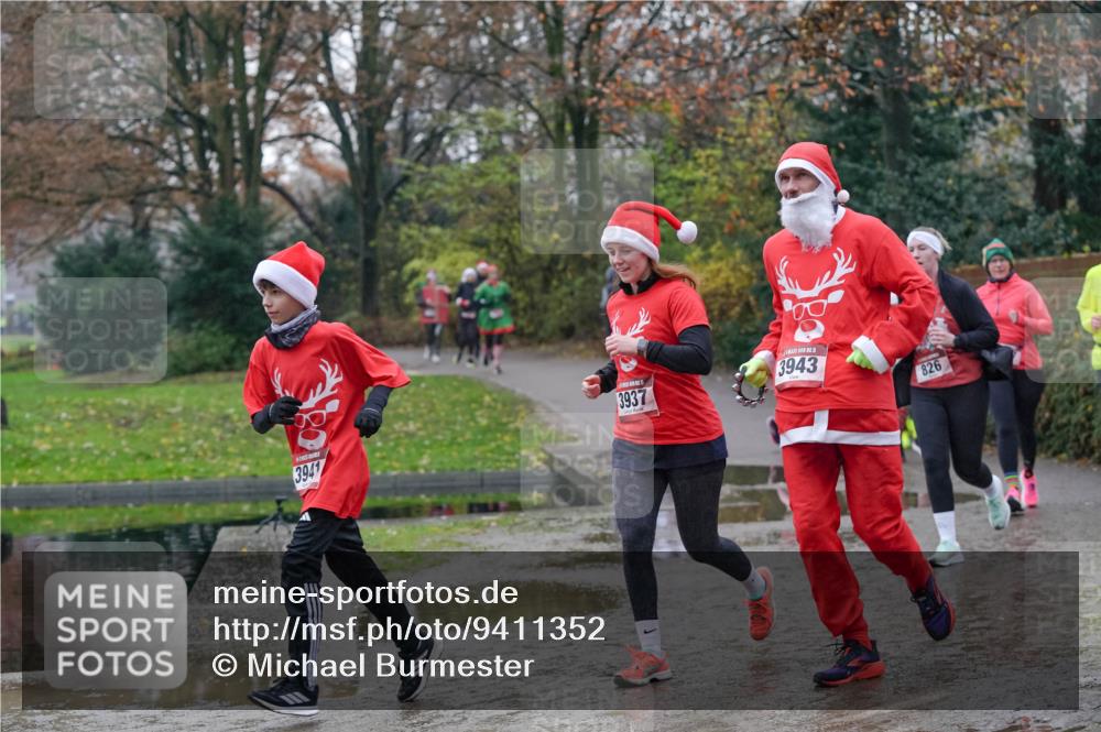 07.12.2025 - St. Pauli X-Mass-Run No. 15 Michael Burmester http://msf.ph/oto/9411352 07.12.2025 11:42:08 Laufen 3937, 3941, 5, 3943, 826 meine-sportfotos.de