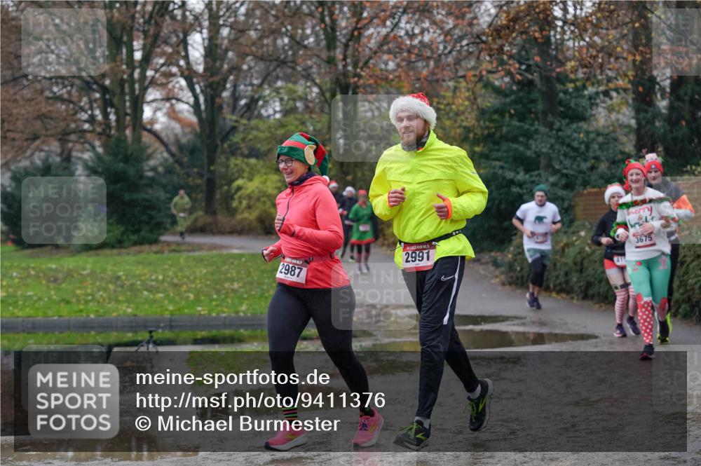 07.12.2025 - St. Pauli X-Mass-Run No. 15 Michael Burmester http://msf.ph/oto/9411376 07.12.2025 11:42:11 Laufen 2987, 5, 2991, 3675 meine-sportfotos.de