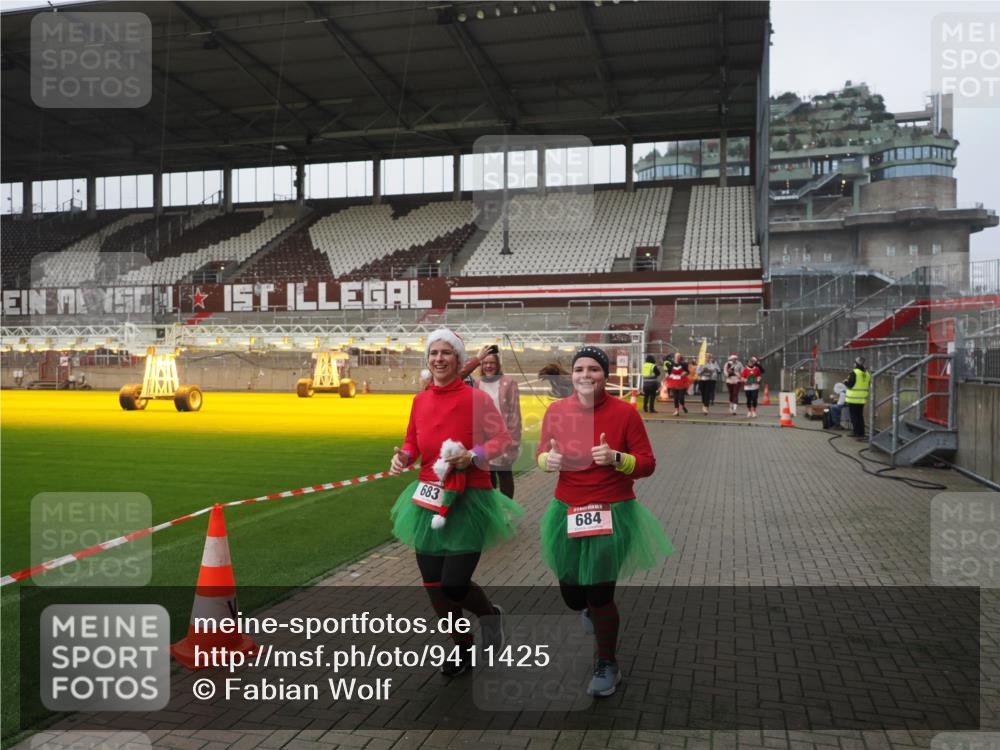 07.12.2025 - St. Pauli X-Mass-Run No. 15 Fabian Wolf http://msf.ph/oto/9411425 07.12.2025 11:13:05 Ziel 17, 22, 47, 681, 683, 684, 919, 1022, 1175, 1178, 1703, 4795, 4796 meine-sportfotos.de