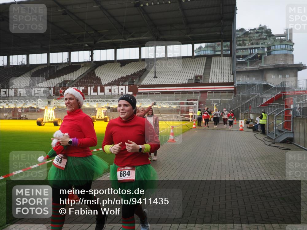 07.12.2025 - St. Pauli X-Mass-Run No. 15 Fabian Wolf http://msf.ph/oto/9411435 07.12.2025 11:13:06 Ziel 17, 22, 47, 681, 683, 684, 919, 1022, 1175, 1178, 1645, 1646, 1703, 4796 meine-sportfotos.de