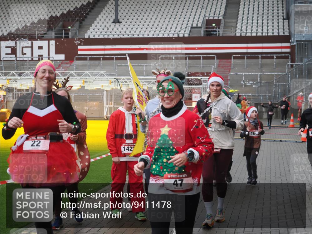 07.12.2025 - St. Pauli X-Mass-Run No. 15 Fabian Wolf http://msf.ph/oto/9411478 07.12.2025 11:13:14 Ziel 17, 22, 47, 683, 684, 1022, 1645, 1646, 1647 meine-sportfotos.de