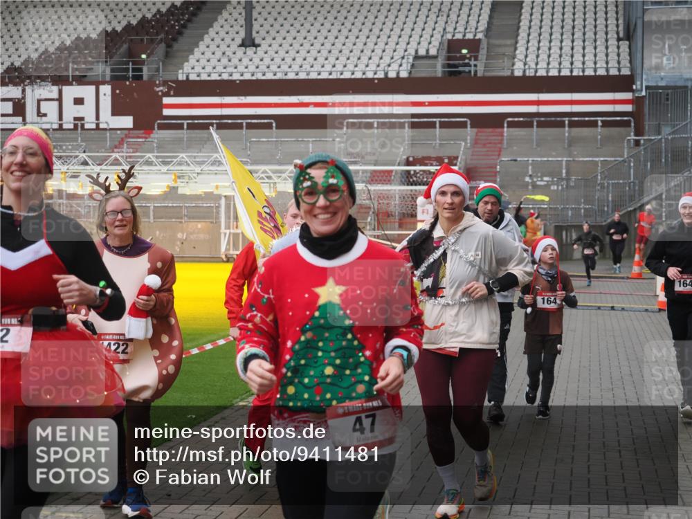 07.12.2025 - St. Pauli X-Mass-Run No. 15 Fabian Wolf http://msf.ph/oto/9411481 07.12.2025 11:13:14 Ziel 17, 22, 47, 683, 684, 1022, 1645, 1646, 1647 meine-sportfotos.de