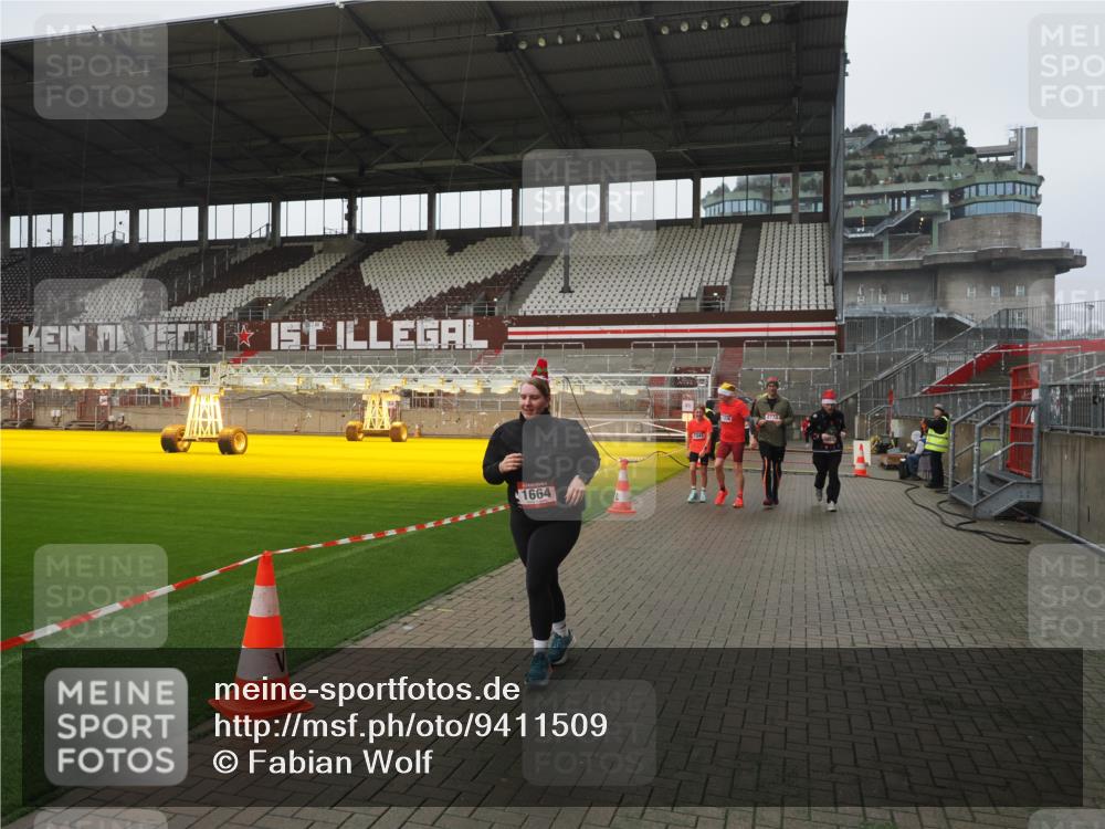 07.12.2025 - St. Pauli X-Mass-Run No. 15 Fabian Wolf http://msf.ph/oto/9411509 07.12.2025 11:13:27 Ziel 585, 1338, 1341, 1647, 1664, 2125, 2773 meine-sportfotos.de