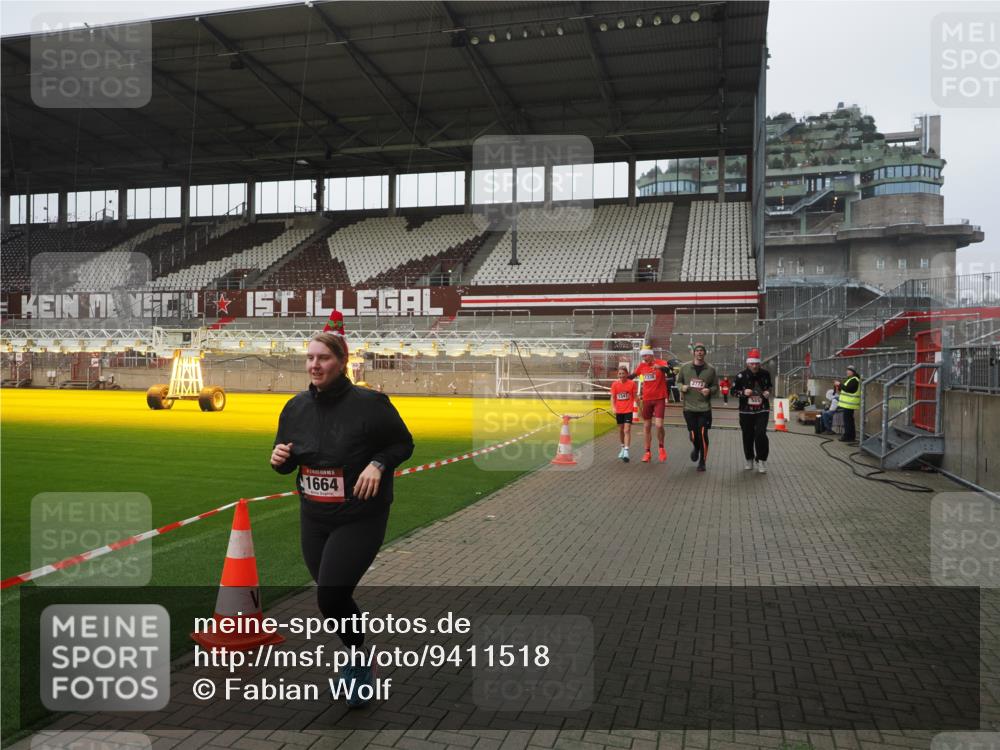 07.12.2025 - St. Pauli X-Mass-Run No. 15 Fabian Wolf http://msf.ph/oto/9411518 07.12.2025 11:13:27 Ziel 585, 1338, 1341, 1647, 1664, 2125, 2773 meine-sportfotos.de