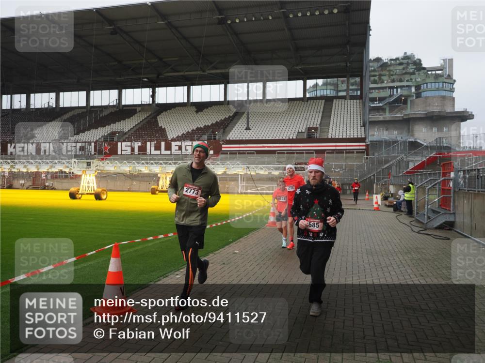 07.12.2025 - St. Pauli X-Mass-Run No. 15 Fabian Wolf http://msf.ph/oto/9411527 07.12.2025 11:13:30 Ziel 585, 1111, 1114, 1338, 1341, 1664, 2125, 2773 meine-sportfotos.de