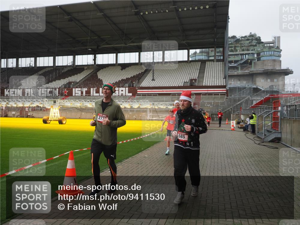 07.12.2025 - St. Pauli X-Mass-Run No. 15 Fabian Wolf http://msf.ph/oto/9411530 07.12.2025 11:13:30 Ziel 585, 1111, 1114, 1338, 1341, 1664, 2125, 2773 meine-sportfotos.de