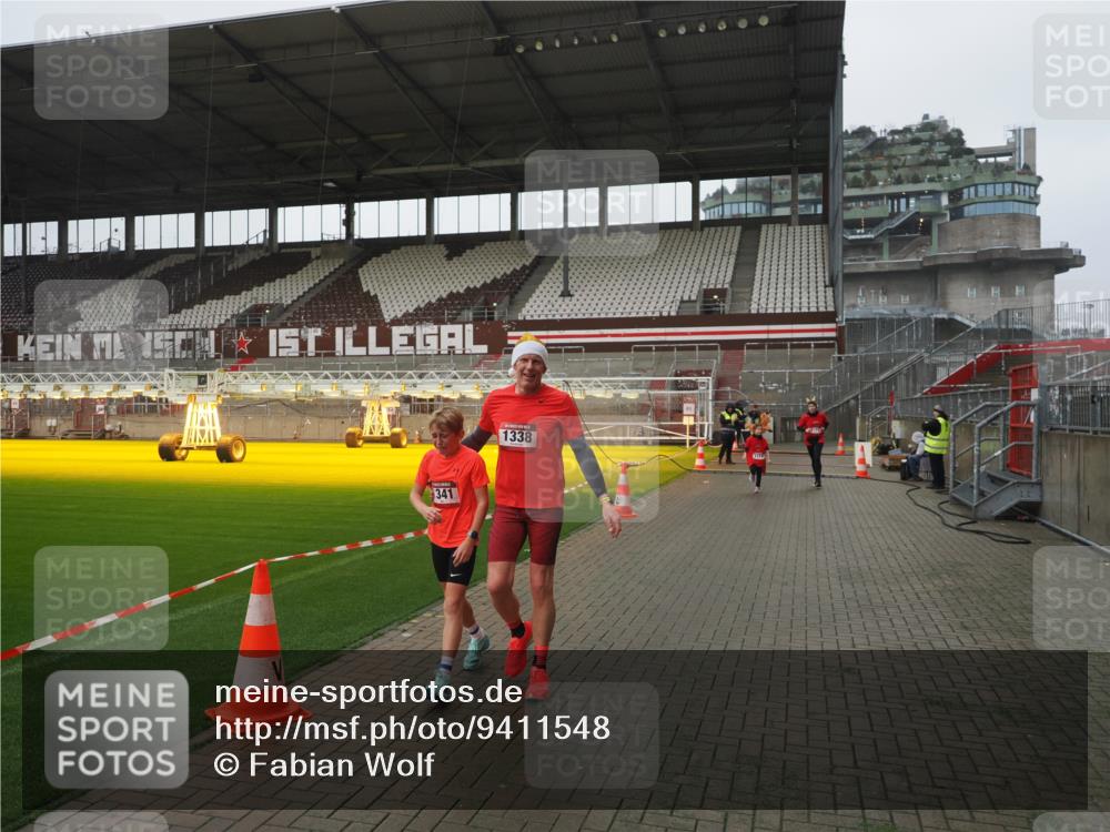 07.12.2025 - St. Pauli X-Mass-Run No. 15 Fabian Wolf http://msf.ph/oto/9411548 07.12.2025 11:13:33 Ziel 585, 1111, 1114, 1338, 1341, 1664, 2125, 2773 meine-sportfotos.de