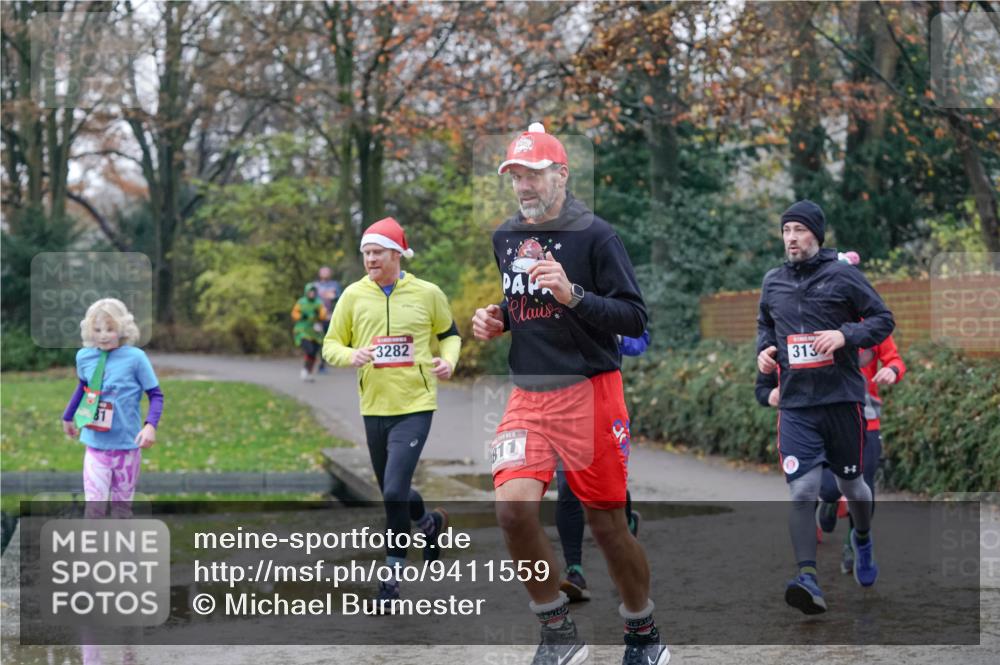 07.12.2025 - St. Pauli X-Mass-Run No. 15 Michael Burmester http://msf.ph/oto/9411559 07.12.2025 11:42:32 Laufen 3282, 811, 313 meine-sportfotos.de