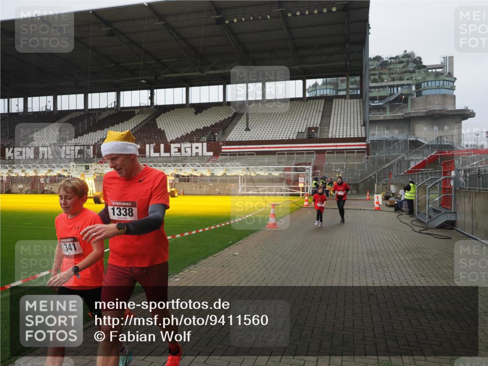 07.12.2025 - St. Pauli X-Mass-Run No. 15 Fabian Wolf http://msf.ph/oto/9411560 07.12.2025 11:13:34 Ziel 585, 1111, 1114, 1338, 1341, 1664, 2125, 2773 meine-sportfotos.de