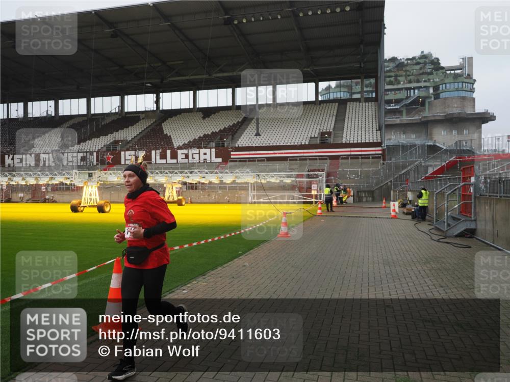 07.12.2025 - St. Pauli X-Mass-Run No. 15 Fabian Wolf http://msf.ph/oto/9411603 07.12.2025 11:13:38 Ziel 585, 1111, 1114, 1338, 1341, 1664, 2773 meine-sportfotos.de